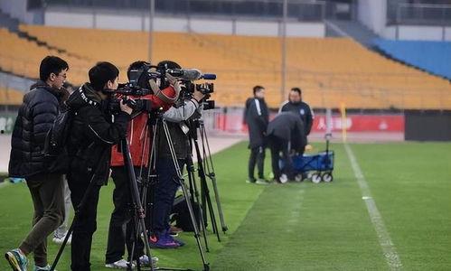 足坛名记爆料视频最新版,揭秘足坛风云人物幕后故事  第1张